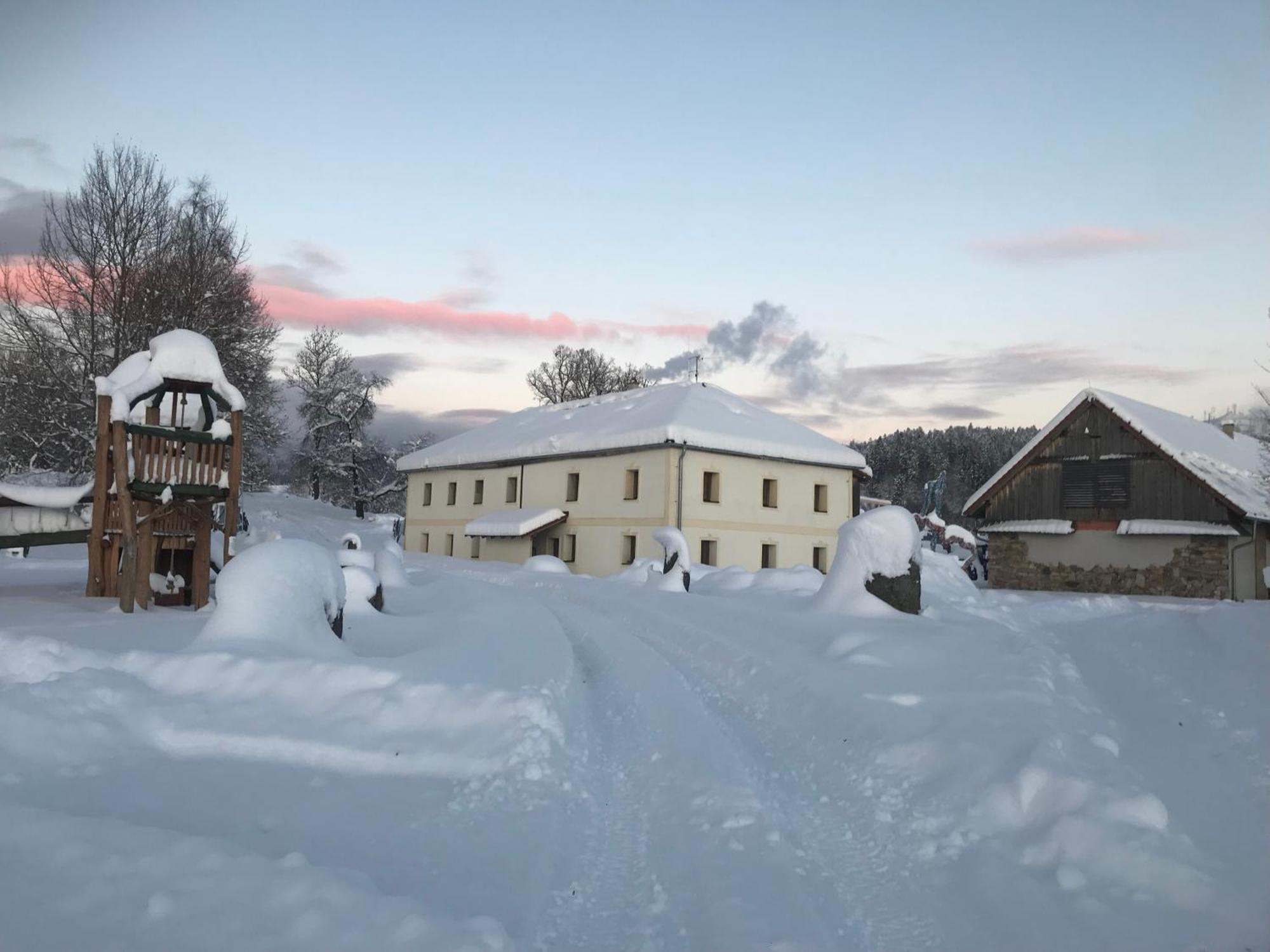 Pension Biofarma Slunecna Želnava エクステリア 写真